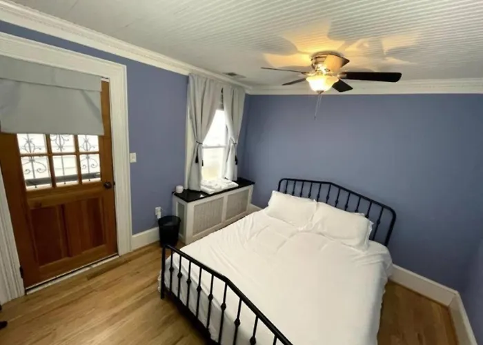 Steps From Capitol - Prime Suite With Top Location!